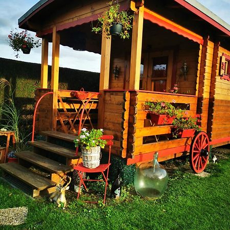 Bed and Breakfast Roulotte La Passe Pierre Pendé Exteriér fotografie